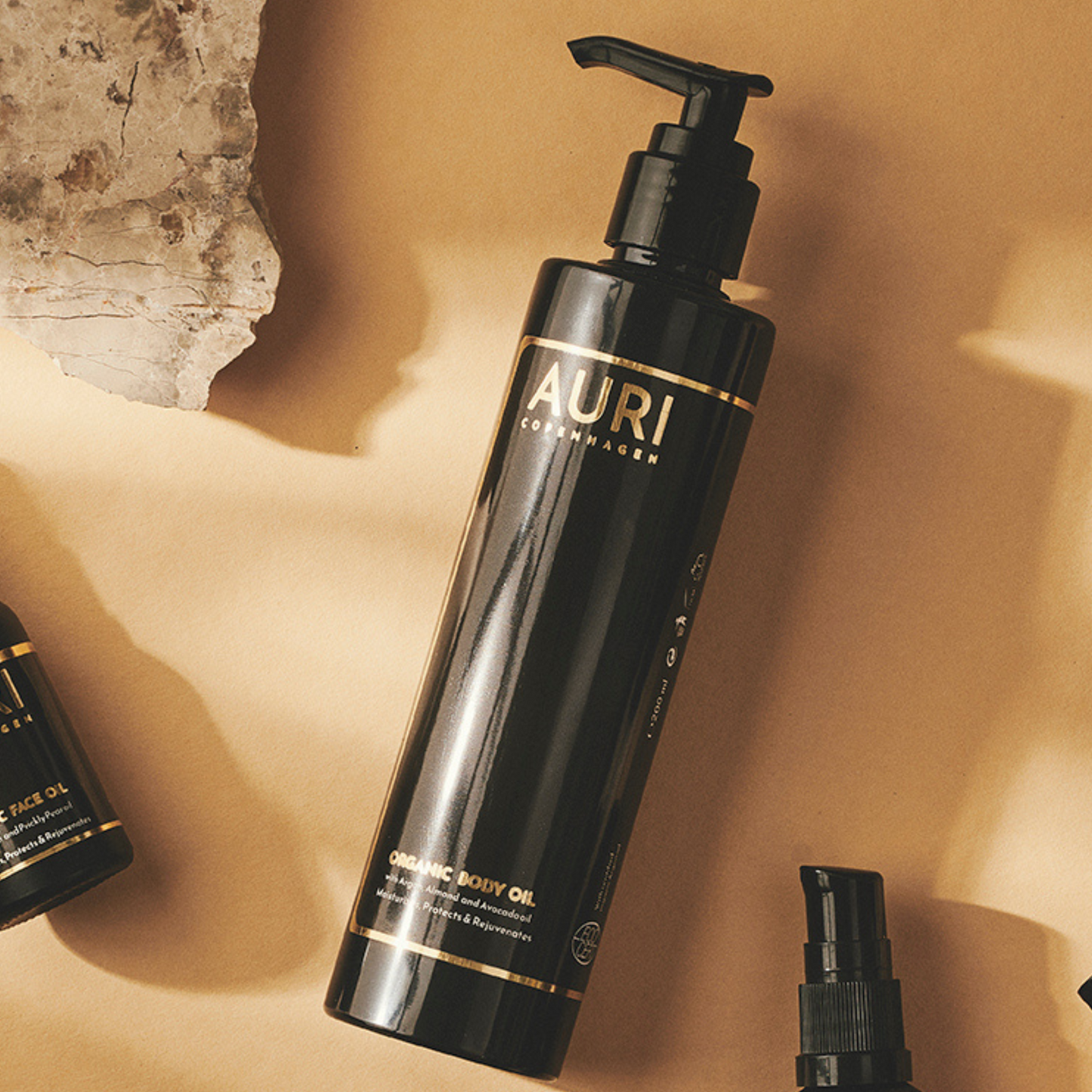Body oil with argan oil and almond oil