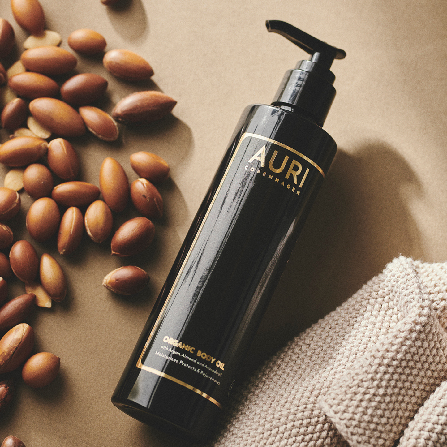 Body oil with argan oil and almond oil